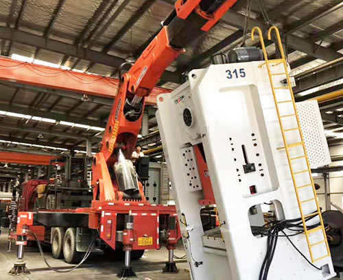 新沂附近随车吊出租，轻松解决运输难题